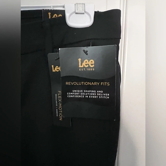 NWT | Lee | Flex Motion Regular Fit Trousers in  Black | Size 4 [88] - Picture 3 of 7